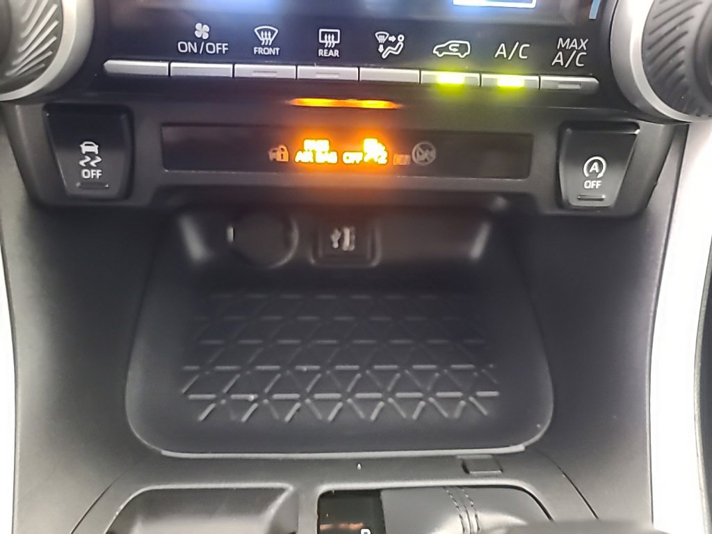 Used 2025 Toyota RAV4 LE AWD/4WD image 34