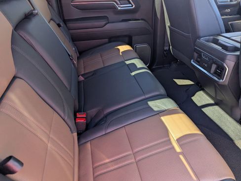 Used 2023 Chevrolet Silverado 1500 High Country w/ Technology Package image 15