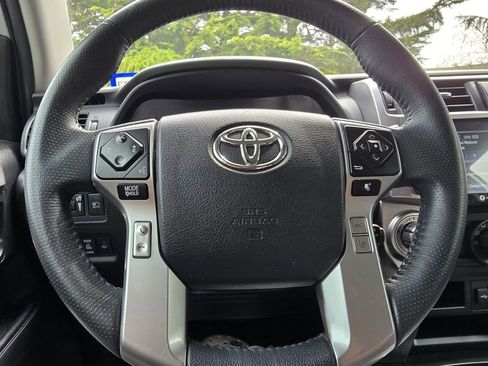 Used 2022 Toyota 4Runner SR5 AWD/4WD image 16