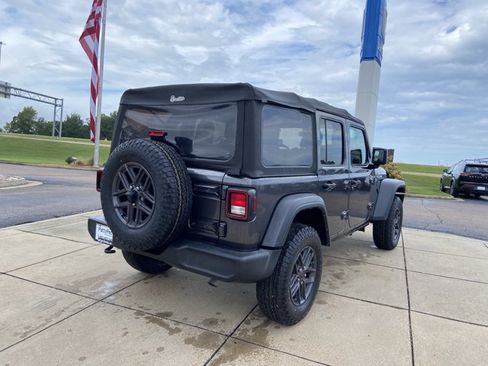 Used 2024 Jeep Wrangler Unlimited Sport AWD/4WD image 11