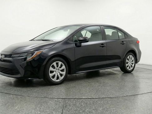 Used 2025 Toyota Corolla LE FWD image 3