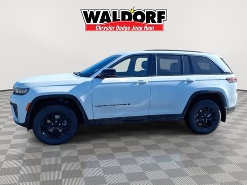 New 2026 Jeep Grand Cherokee Altitude image 4