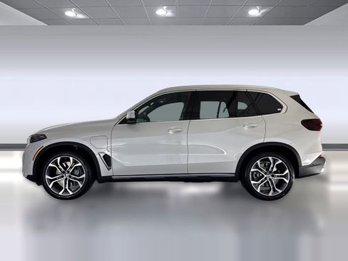 Used 2026 BMW X5 xDrive50e w/ Premium Package AWD/4WD image 2