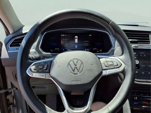 Used 2022 Volkswagen Tiguan SE AWD/4WD image 23