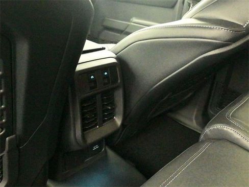 New 2025 Ford Bronco Badlands image 18