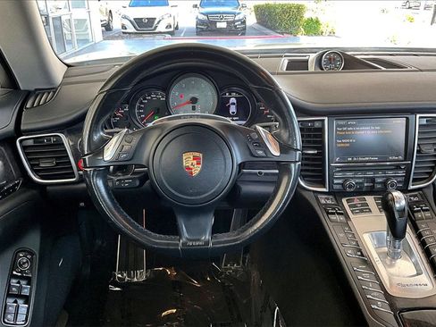 Used 2016 Porsche Panamera S image 8