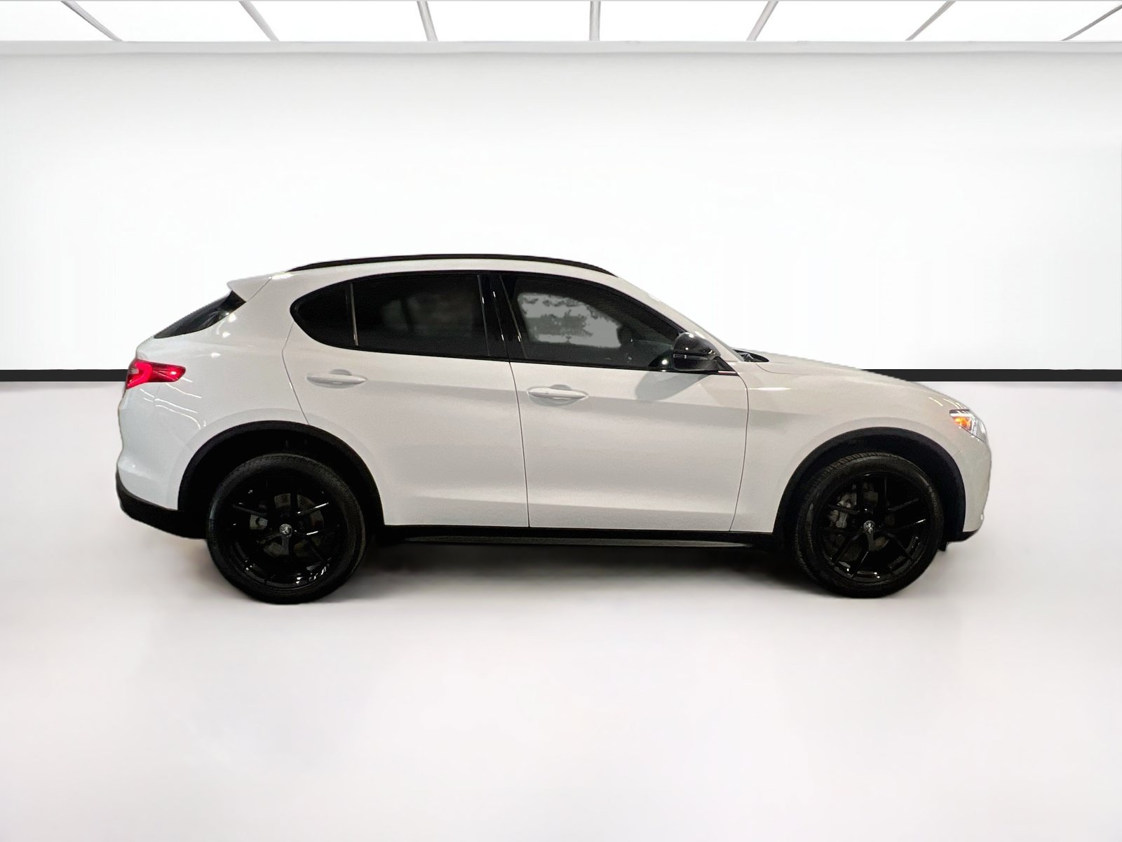 Used 2021 Alfa Romeo Stelvio Sprint w/ Nero Edizione RWD image 23