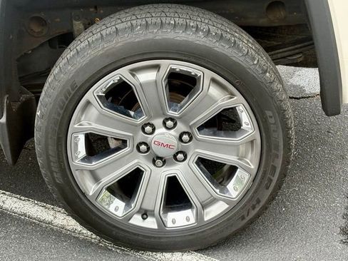 Used 2015 GMC Sierra 1500 Denali w/ Driver Alert Package AWD/4WD image 31