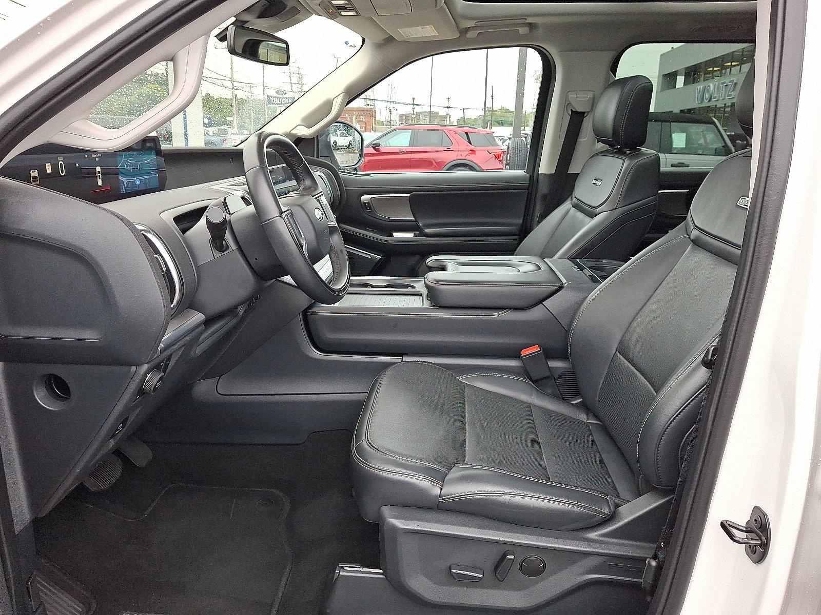 Used 2025 Ford Expedition Platinum w/ Driver's Package AWD/4WD image 15