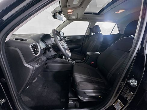 Used 2025 Hyundai Venue SEL image 13