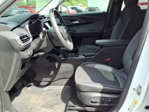 Used 2023 Chevrolet TrailBlazer LT w/ Convenience Package FWD image 8