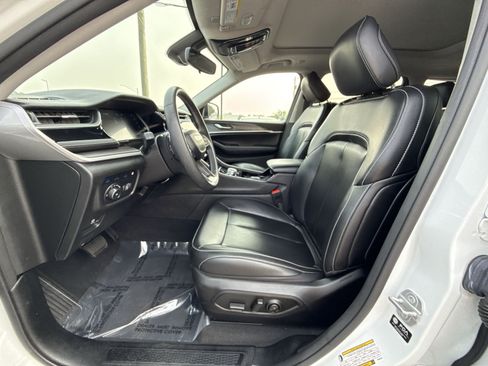 Used 2023 Jeep Grand Cherokee 4WD 4xe image 13