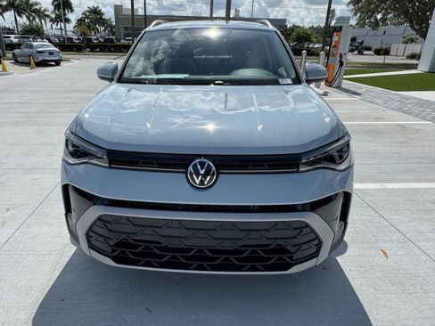 New 2025 Volkswagen Taos SE image 7