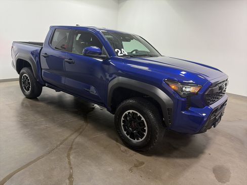 Used 2024 Toyota Tacoma TRD Off-Road image 2