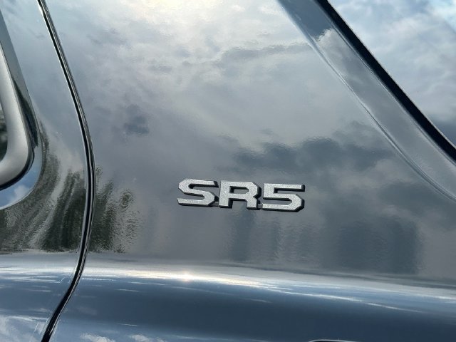 New 2026 Toyota 4Runner SR5 AWD/4WD image 5
