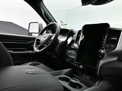 New 2026 RAM 2500 Laramie AWD/4WD image 11
