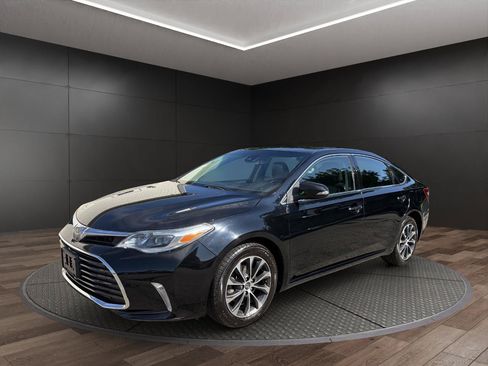 Used 2017 Toyota Avalon XLE Premium w/ All Weather Liner Package FWD image 4