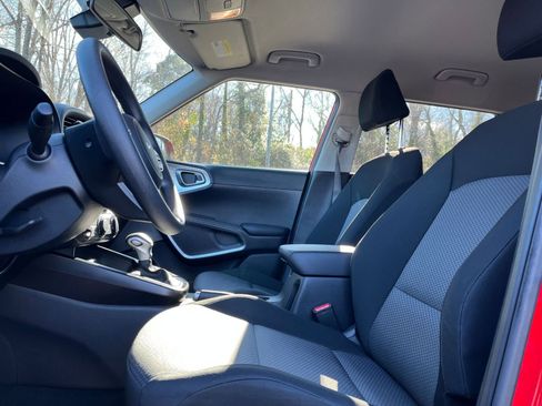 Used 2025 Kia Soul LX w/ LX Technology Package image 24