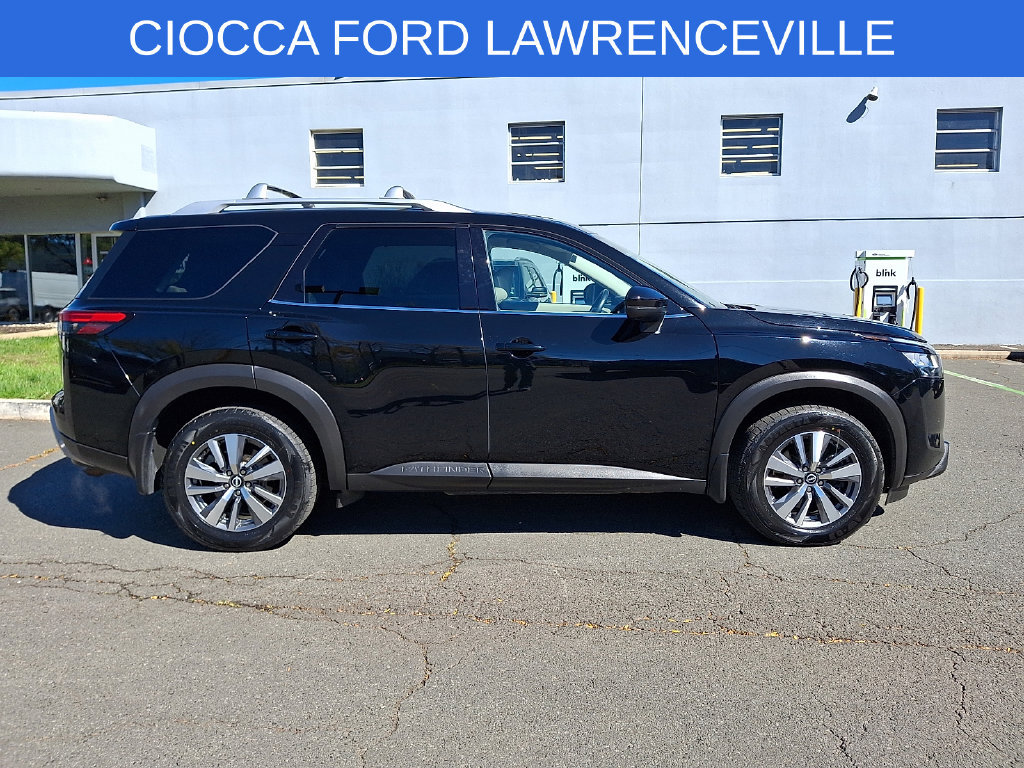 Used 2023 Nissan Pathfinder SL AWD/4WD image 10