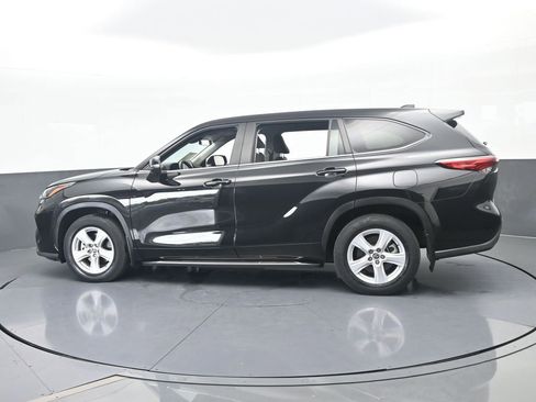 Used 2023 Toyota Highlander L image 3