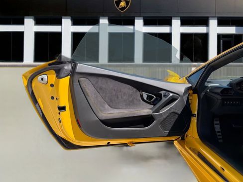 Used 2016 Lamborghini Huracan LP 610-4 image 23