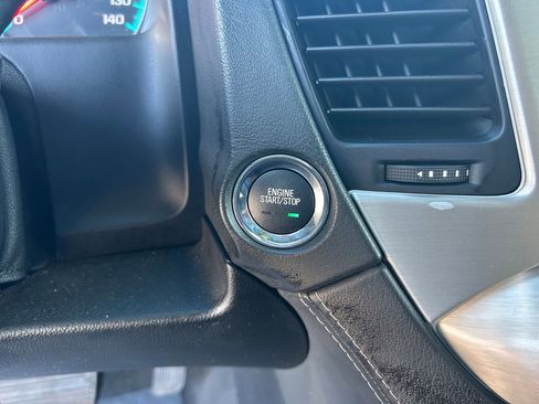 Used 2020 GMC Yukon Denali w/ Denali Premium Package image 17