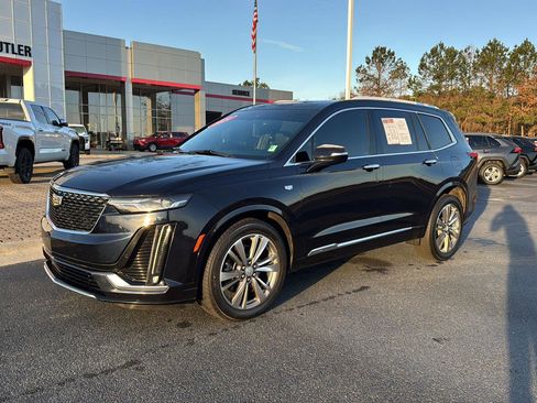Used 2021 Cadillac XT6 Premium Luxury image 2
