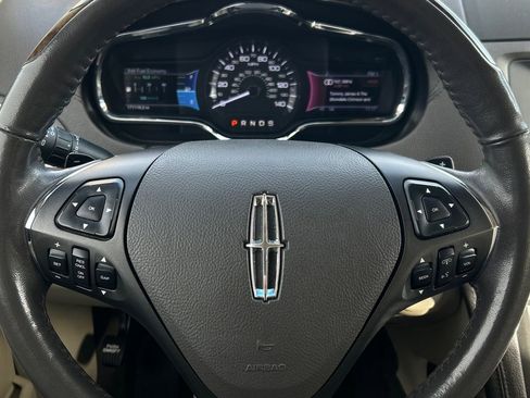 Used 2013 Lincoln MKT EcoBoost image 21