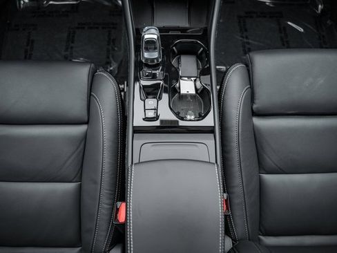 New 2026 Volvo XC40 B5 Plus w/ Protection Package Premier image 28