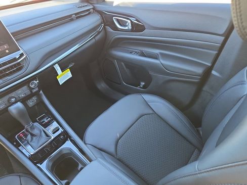 New 2026 Jeep Compass Latitude image 17