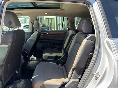 Used 2025 Volkswagen Atlas SEL image 4