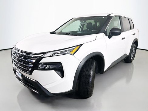 Used 2024 Nissan Rogue S image 3