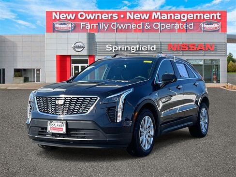 Used 2023 Cadillac XT4 Luxury w/ Cold Weather Package image 2