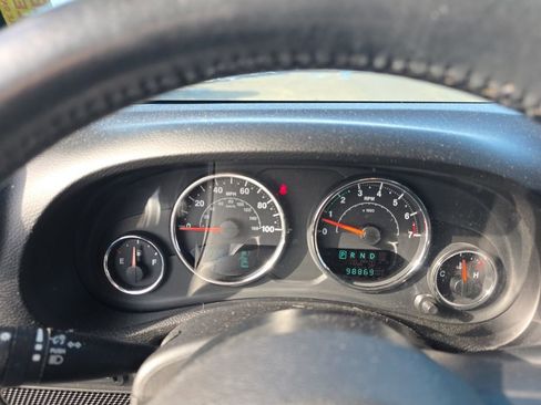 Used 2014 Jeep Wrangler Unlimited Rubicon w/ Dual Top Group image 19