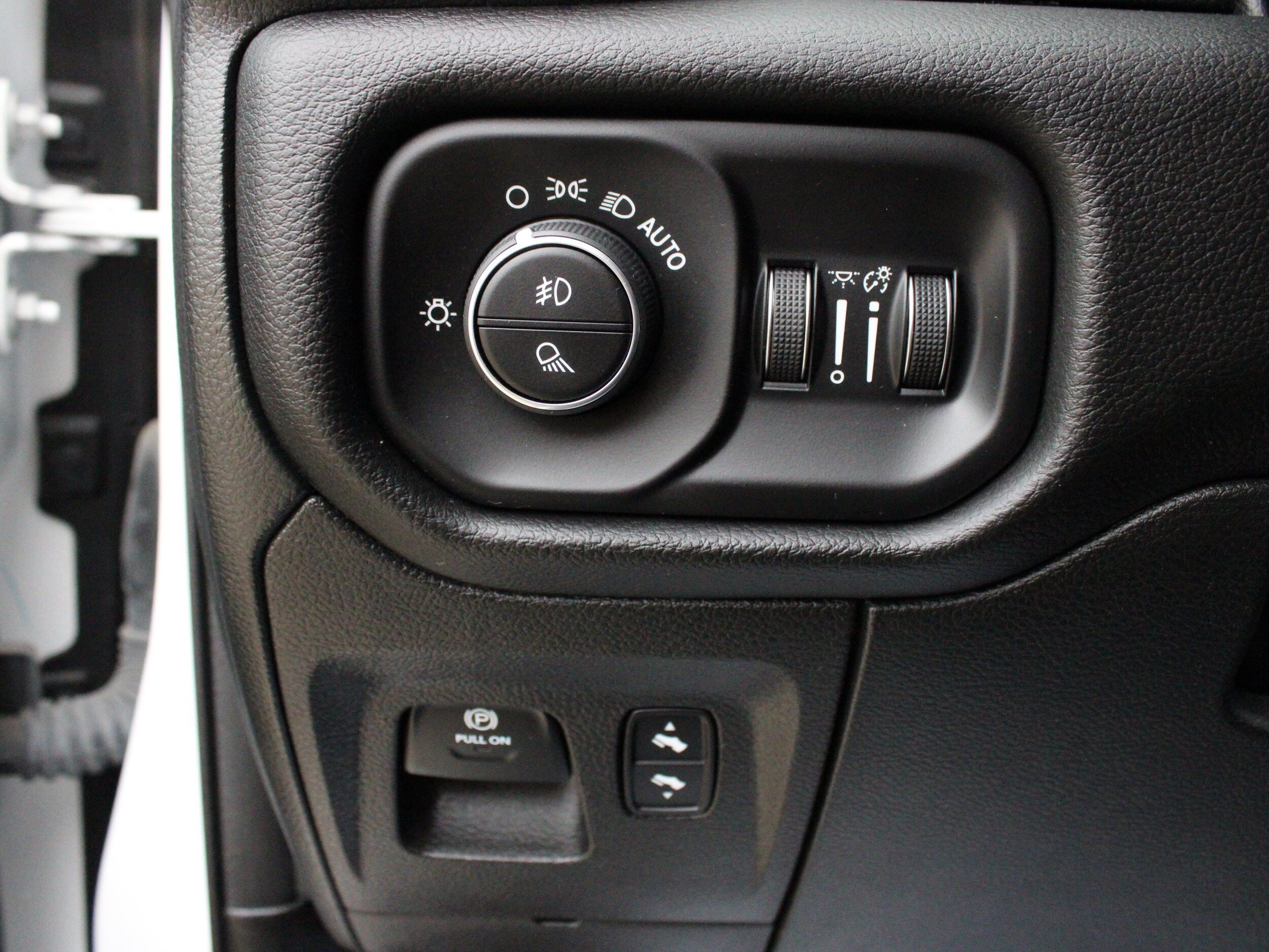 Used 2023 RAM 1500 Laramie AWD/4WD image 38