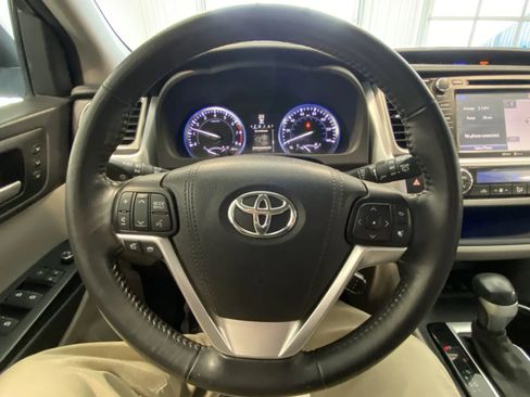 Used 2015 Toyota Highlander Limited image 29