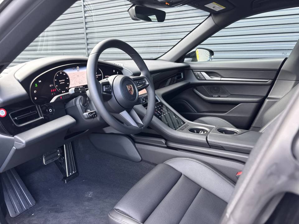 Certified 2025 Porsche Taycan w/ Premium Package RWD image 10
