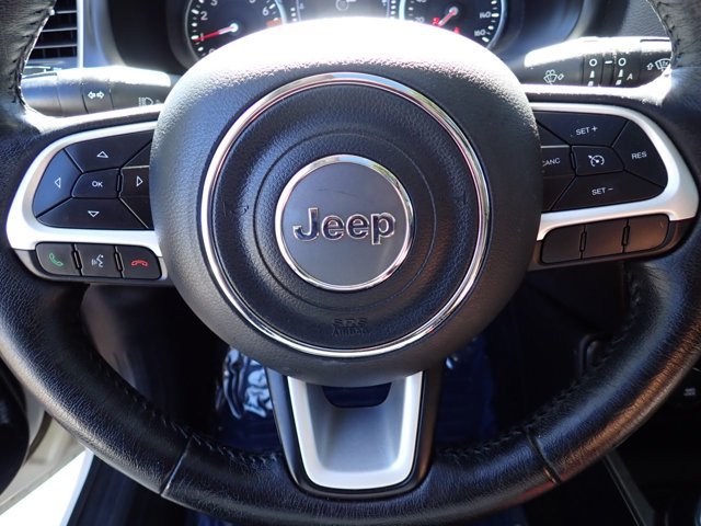 Used 2019 Jeep Renegade Latitude w/ Safety & Security Group II AWD/4WD image 17