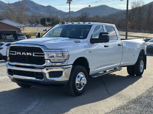 Used 2024 RAM 3500 Tradesman w/ Chrome Appearance Group image 7