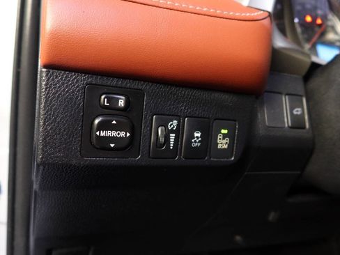 Used 2014 Toyota RAV4 Limited image 29