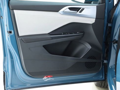 New 2026 Volkswagen Taos SE FWD image 18
