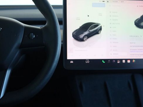 Used 2023 Tesla Model Y Long Range AWD/4WD image 31