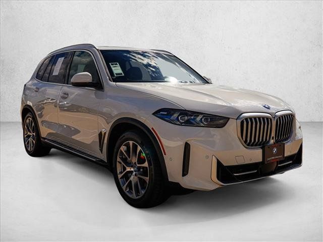 Used 2025 BMW X5 xDrive50e AWD/4WD image 3