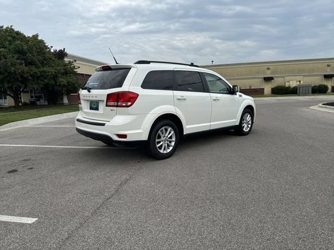 Used 2015 Dodge Journey SXT w/ Flexible Seating Group FWD image 2