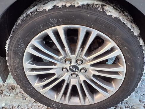 Used 2017 Lincoln MKX Reserve w/ Driver Assistance Package image 8