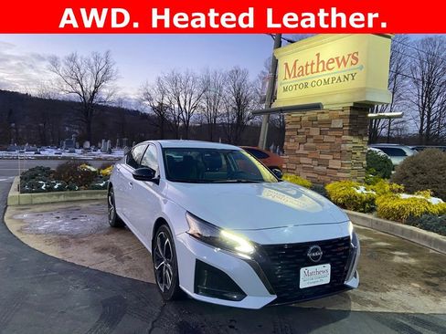 Used 2024 Nissan Altima 2.5 SR w/ SR Premium Package image 2