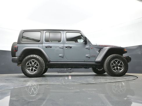 Used 2025 Jeep Wrangler Unlimited Rubicon AWD/4WD image 45