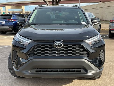 Used 2025 Toyota RAV4 XLE image 3