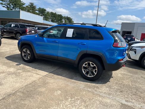 Used 2019 Jeep Cherokee Trailhawk AWD/4WD image 3