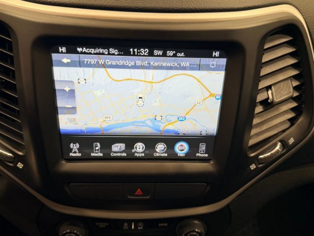 Used 2015 Jeep Cherokee Trailhawk w/ Comfort/Convenience Group AWD/4WD image 40